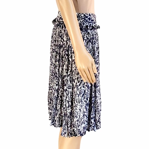NWT French Connection Floral Textured Skirt - Picture 10 of 11